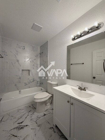 Building Photo - 4847 Featherock Dr