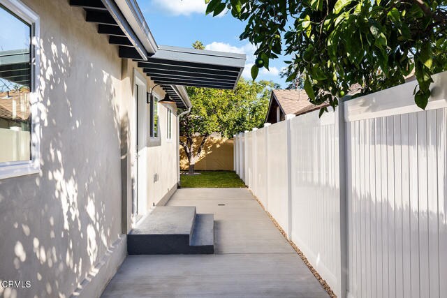 Building Photo - 550 MacDonald St