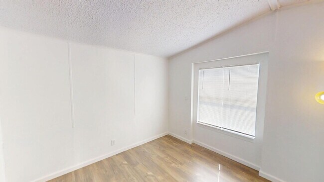 Building Photo - "Charming 3-Bed, 2-Bath Retreat in Gatesvi...