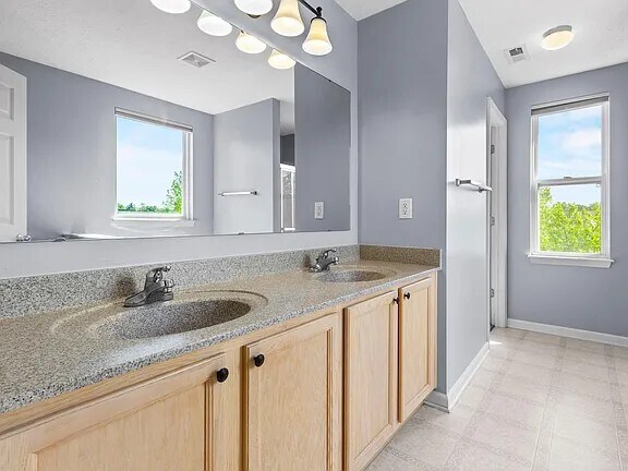 Building Photo - 12186 Split Granite Dr