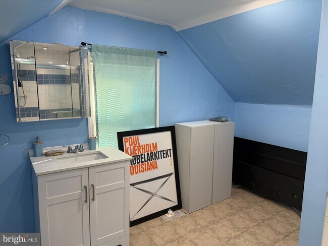 Building Photo - 127 Dory Ct