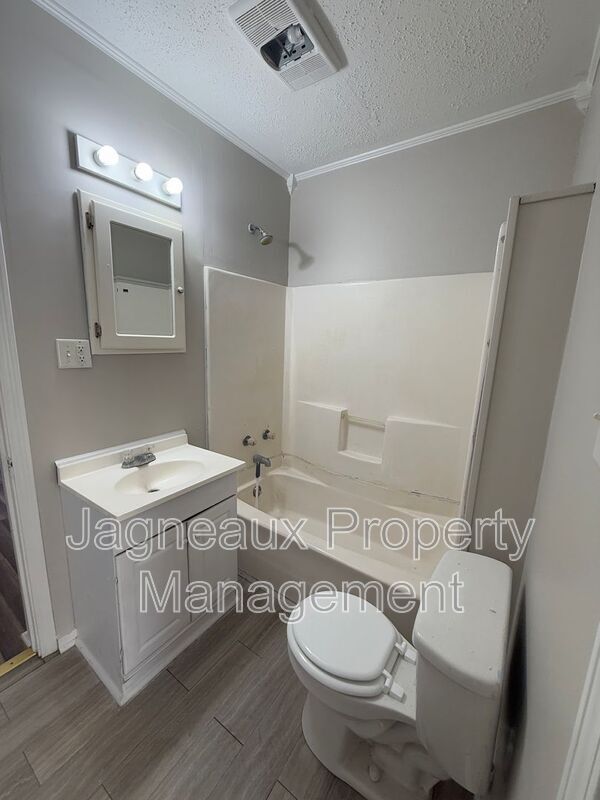 Building Photo - 116 S Stanford St