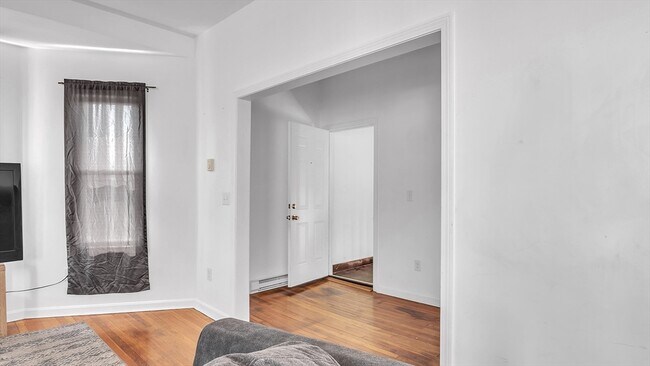 Building Photo - 1442 Main St