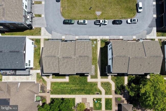 Building Photo - 121 High Pointe Dr