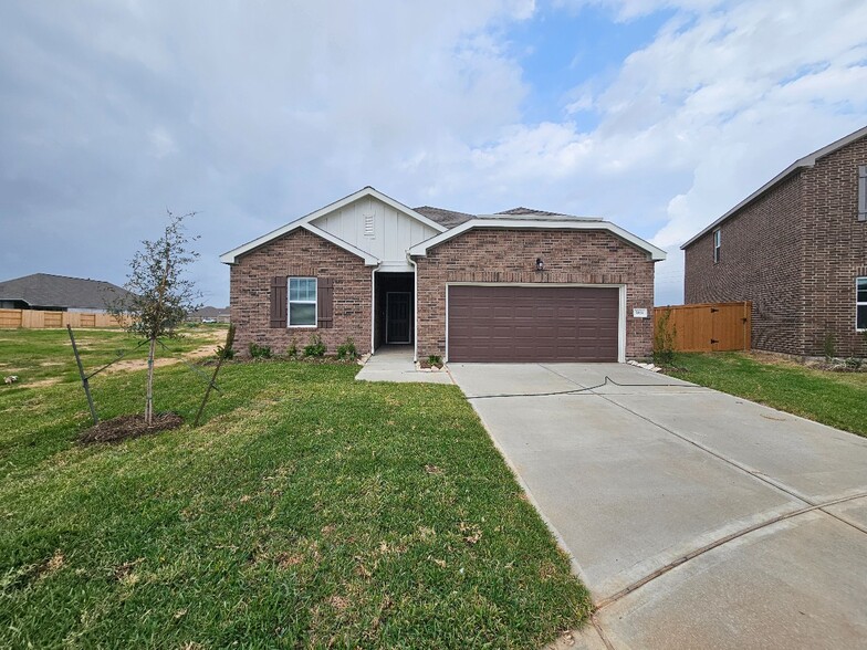 Front of house - 5919 Bright Keel Dr