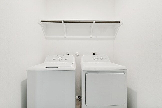 Building Photo - Modern 4-Bedroom Home Near Lackland AFB