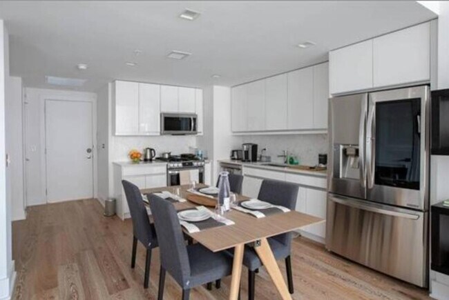 Building Photo - 1101 Grand St