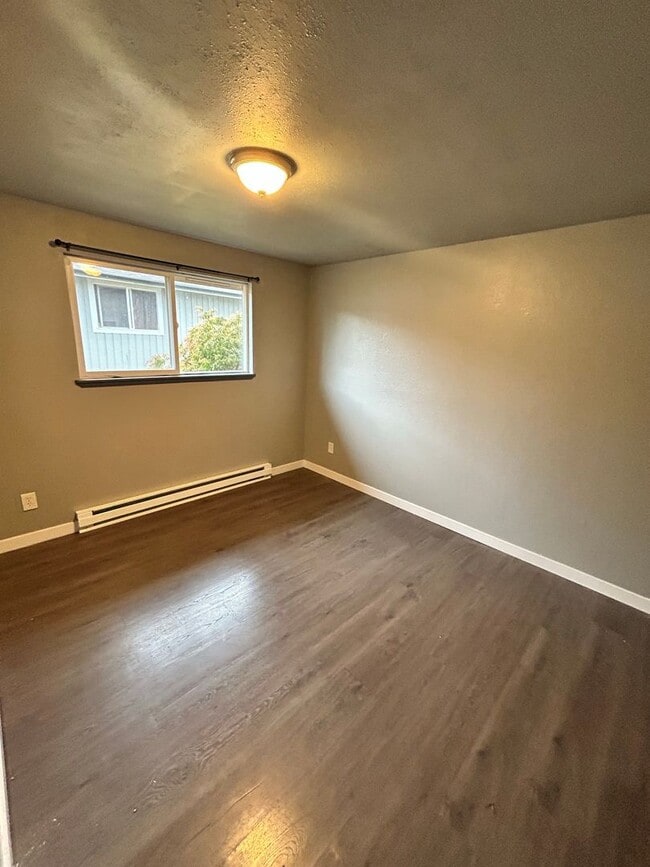 Building Photo - 610 Roeder Ave