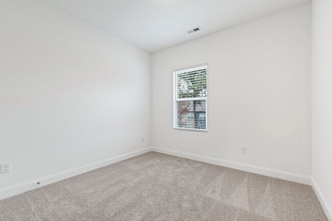 Building Photo - Stunning 4-Bedroom Home for Rent in Prime Cary Location!