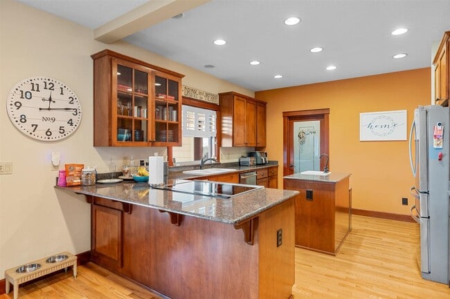 Building Photo - 69 Greenmoor Dr