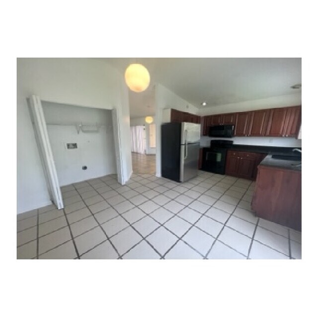 Building Photo - 9551 W Daffodil Ln