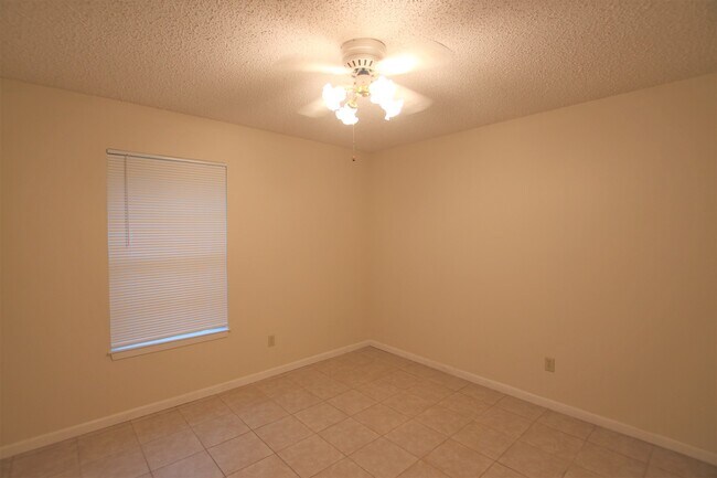 Building Photo - 3113 McDonald Rd