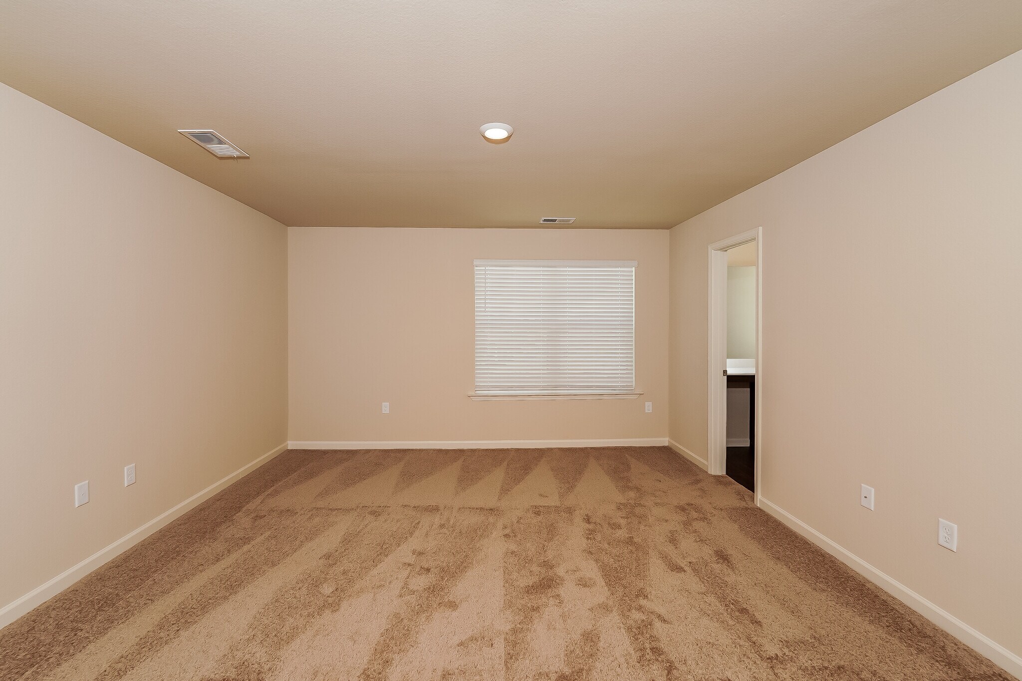 Building Photo - 484 Clover Cir