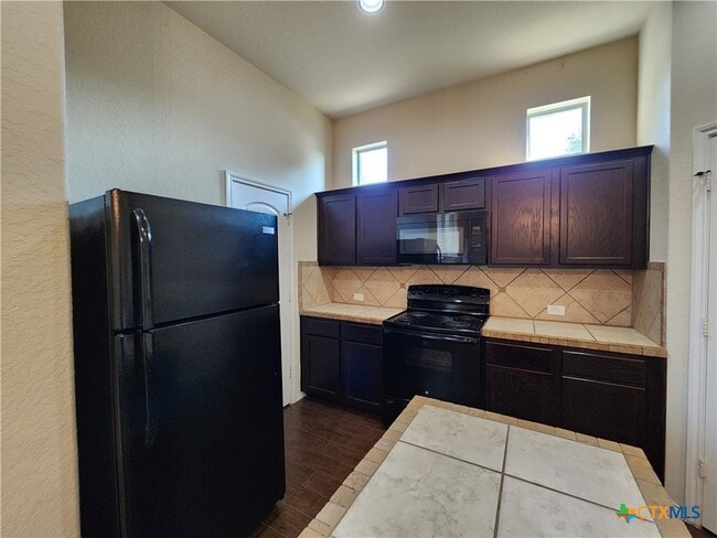 Building Photo - 501 Creekside Cir