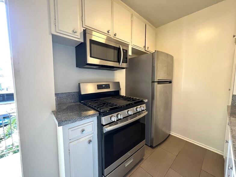 Building Photo - 3746 S Canfield Ave