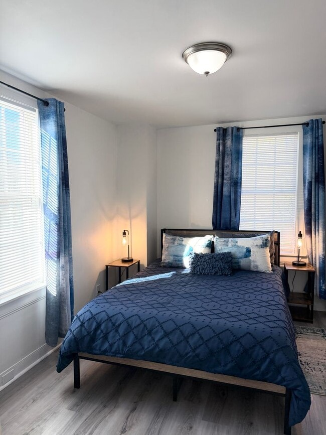 Building Photo - Furnished 2 bed 1 Bath Home