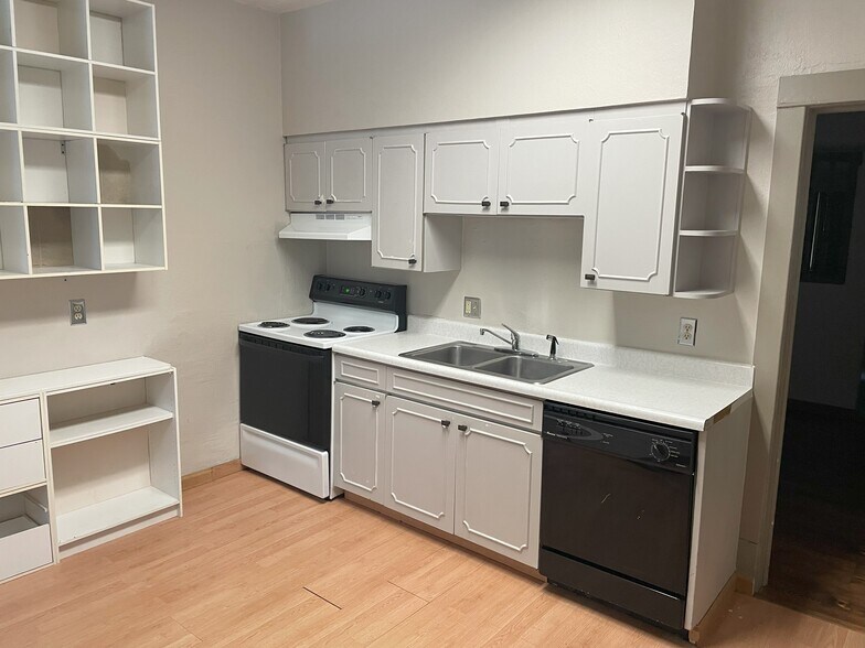 Kitchen - 120 2nd Ave SW