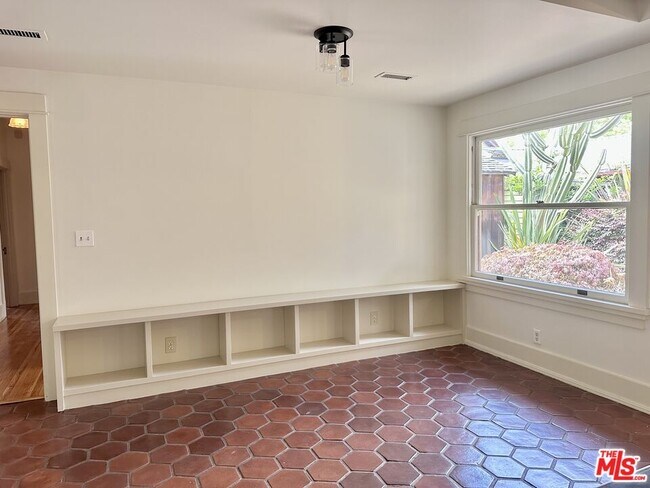 Building Photo - 2216 Meade Pl
