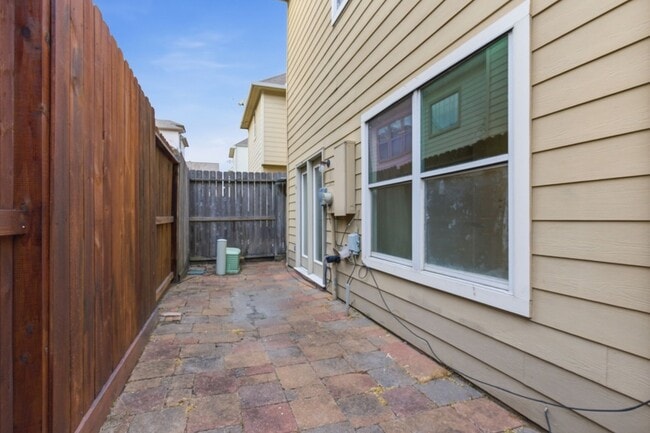 Building Photo - 1303 Sherwood Point Ln