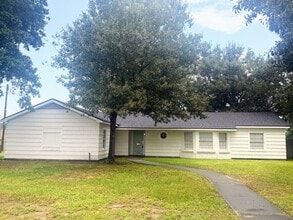 Building Photo - Cozy 3 bedroom, 2 bathroom home in Lake Charles