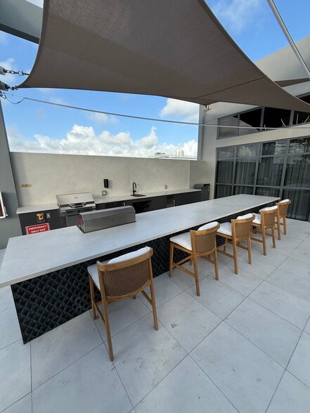 Building Photo - 1950 NW 1st Pl