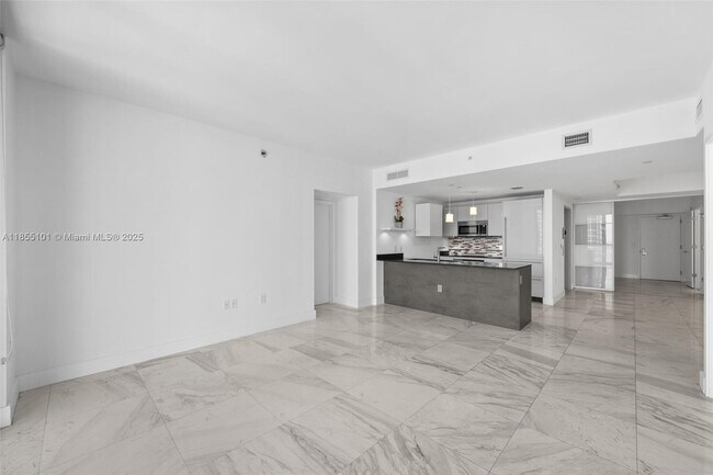 Building Photo - 1010 Brickell Ave
