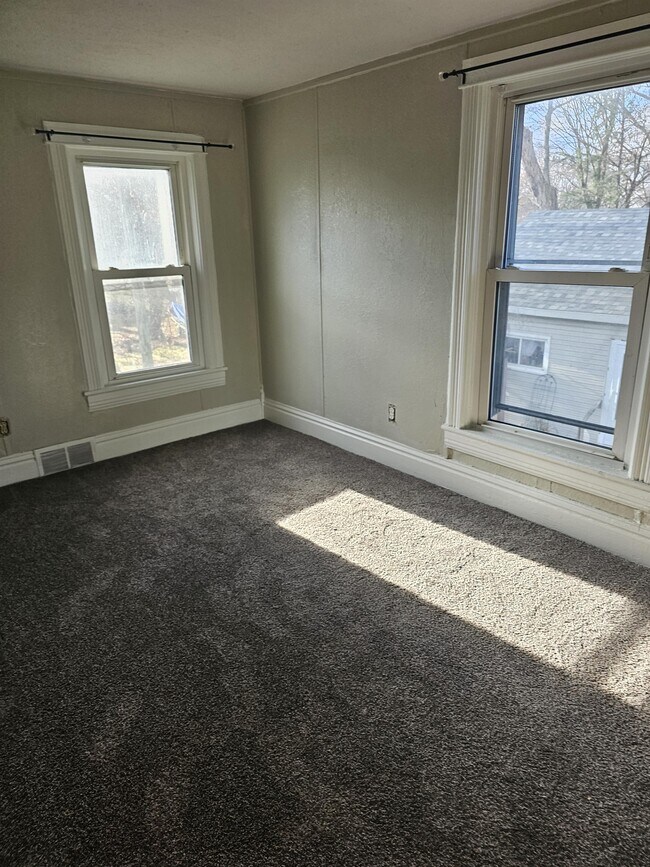 Building Photo - 419 Chestnut St