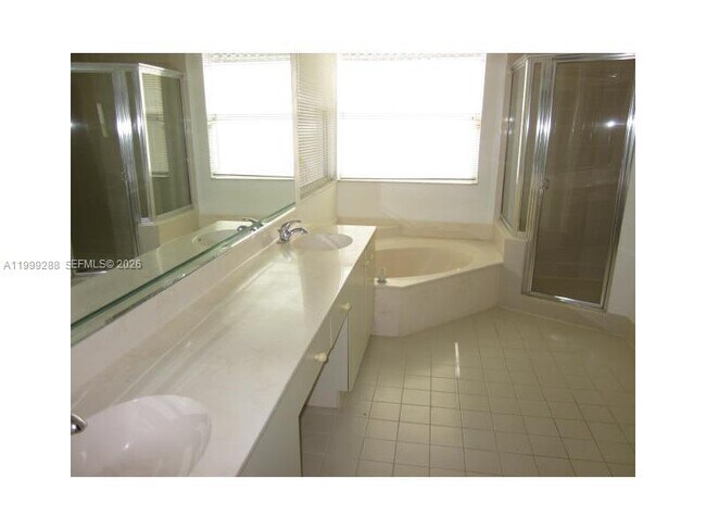 Building Photo - 9721 SW 155th Ave