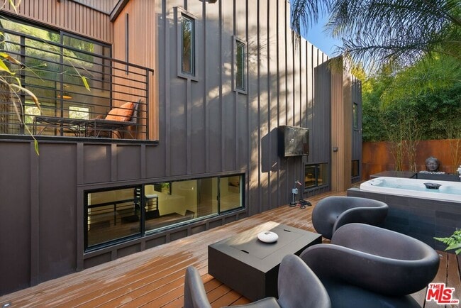 Building Photo - 3601 Dixie Canyon Pl