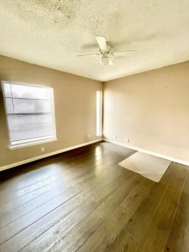 Building Photo - 1078 Honey Tree St