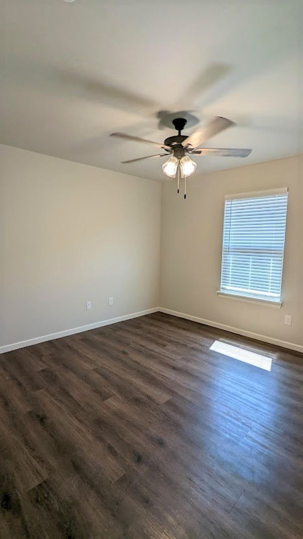 Building Photo - 3 Bed 2 Bath 2 Car Duplex Freedom Villas in Midwest City, OK