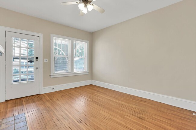Building Photo - 461-463 Reinhard Ave