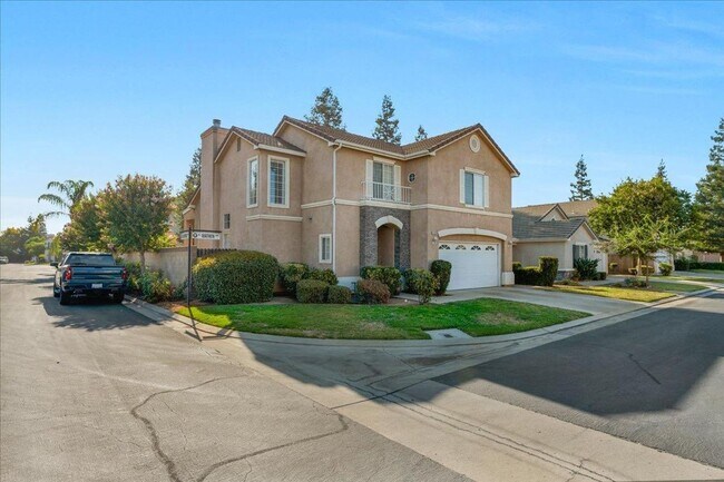 Building Photo - Beautiful North Clovis 3/2.5 Home in Gated Community