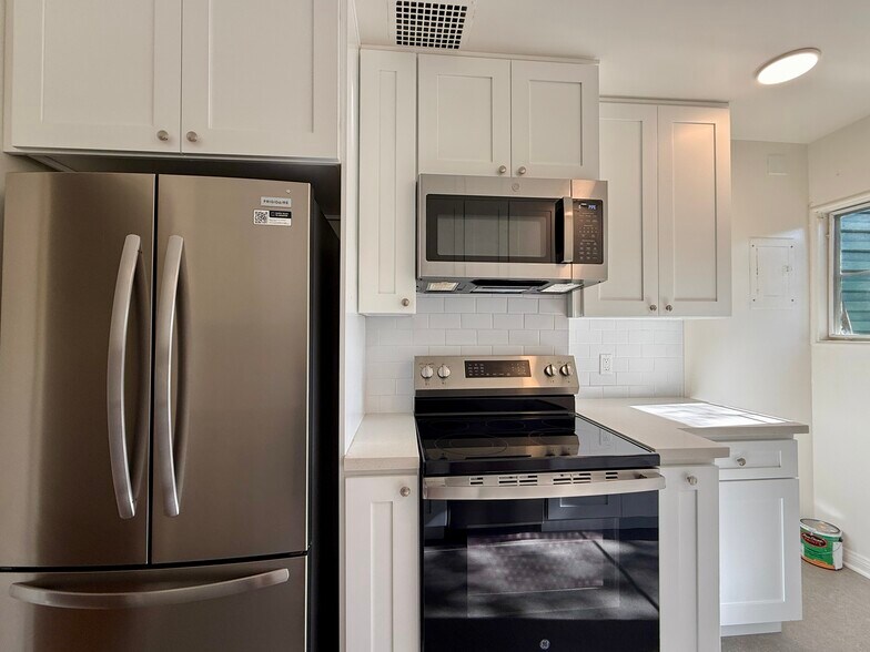 Building Photo - 5262 Village Grn