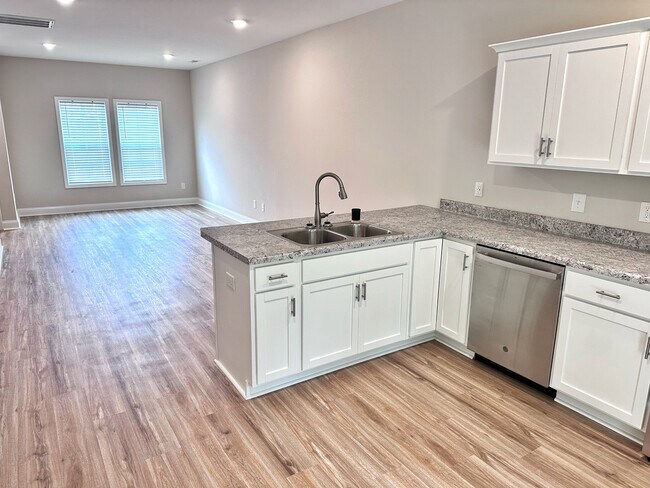 Building Photo - 175 Loren Rd