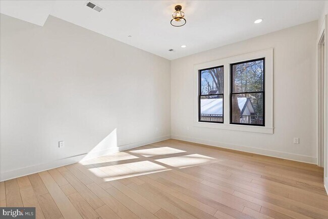 Building Photo - 4428 Albemarle St NW