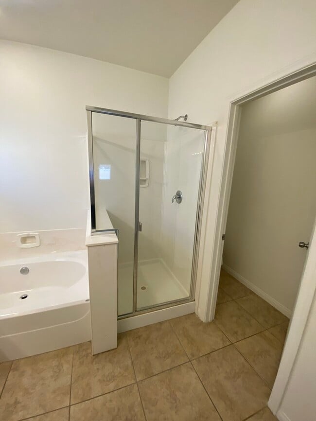 Building Photo - Spacious Single Story 3- Bedroom Home!