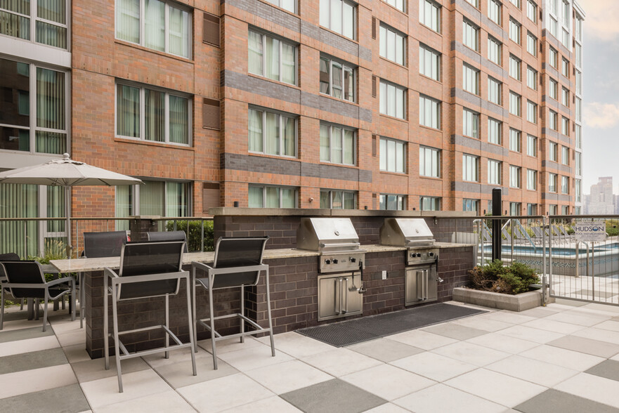 Building Photo - RiverTrace at Port Imperial