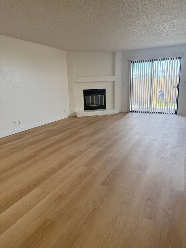 Building Photo - Mariners Landing Waterfront 1 Bed / 1 Bath Condo in Gated Community – Near Vallejo Ferry Building