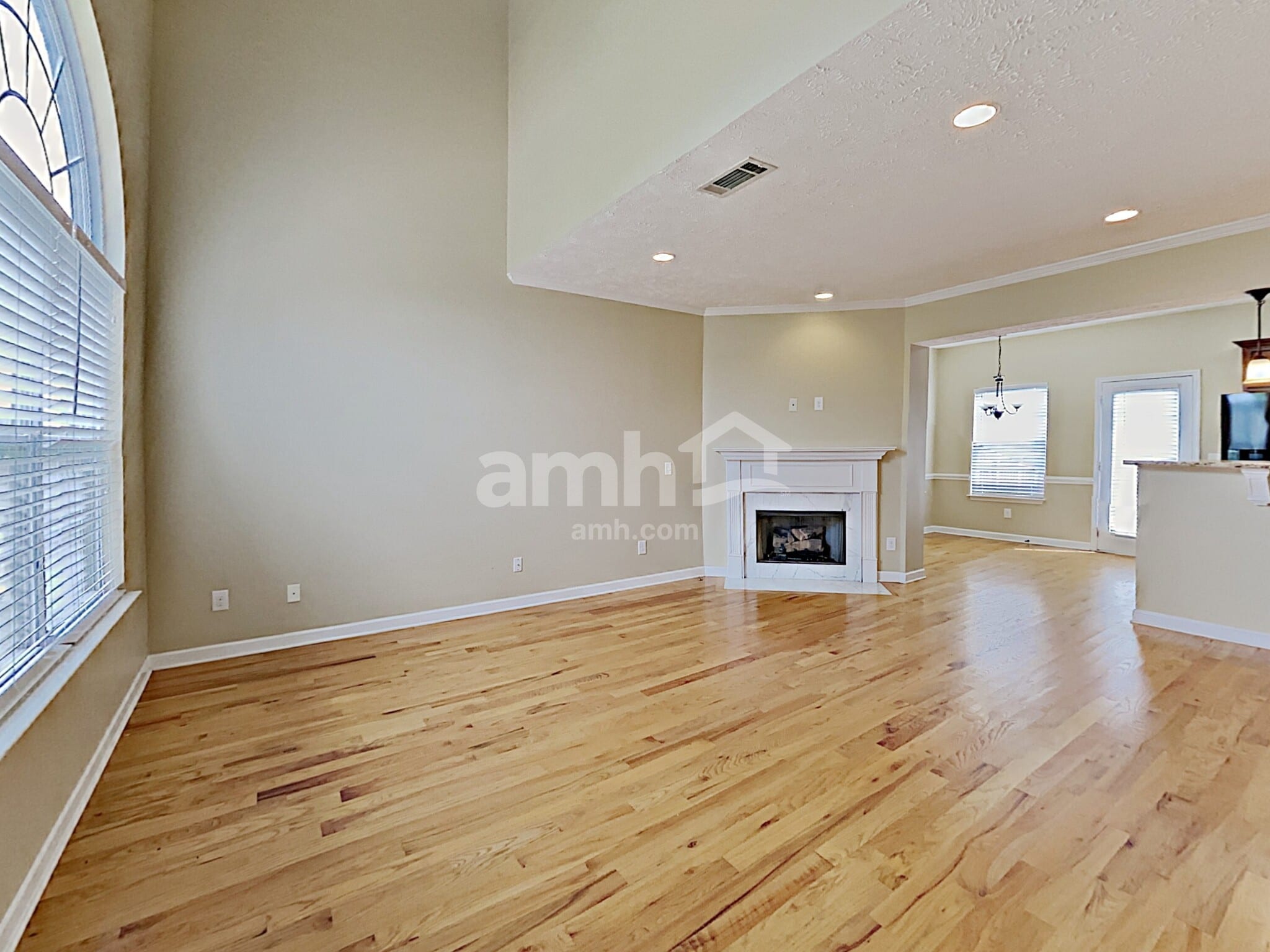 Building Photo - 8013 Mandan Dr