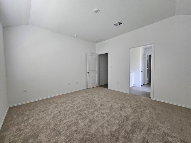 Building Photo - 400 Camargue Dr
