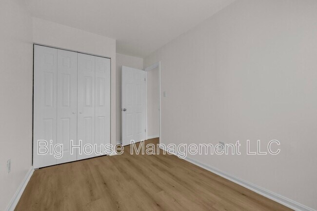 Building Photo - 3125 Heathcote Rd