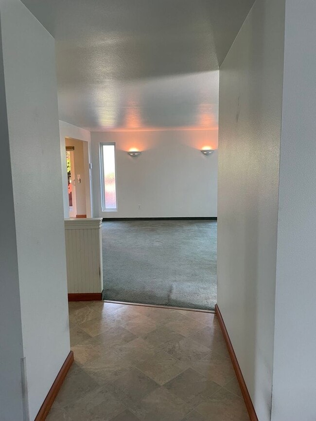 Building Photo - 2 BR/1.75 BA home in Edmonds