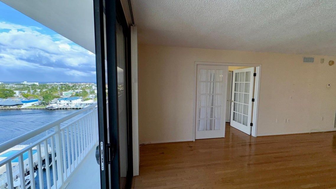 Building Photo - 3100 NE 48th St