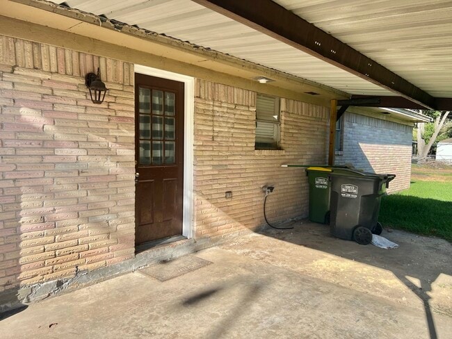 Building Photo - 2521 S Pearland Ave