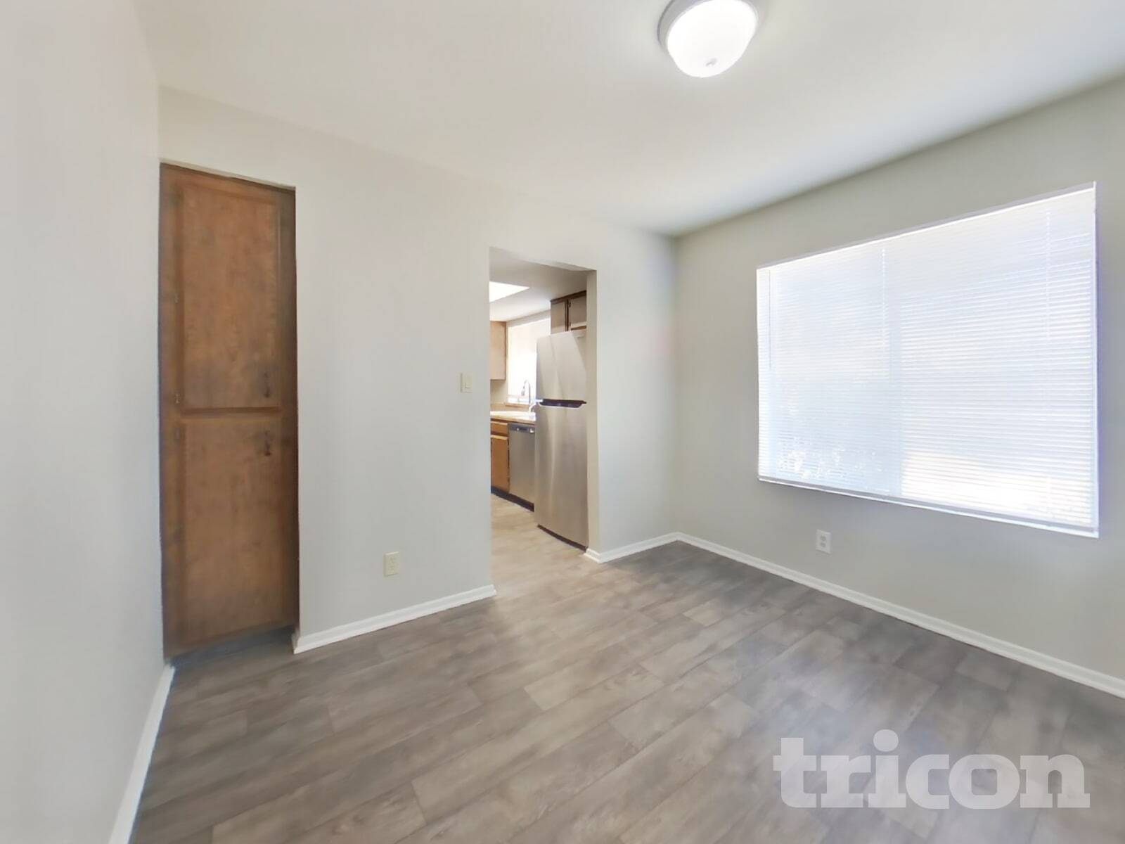 Building Photo - 4323 W Poinsettia Dr