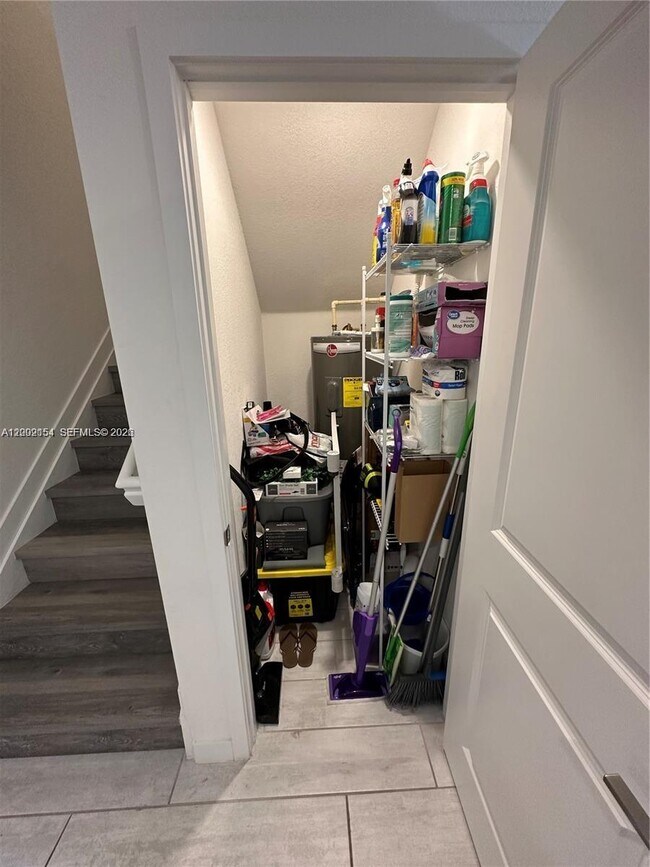 Building Photo - 1030 SE 23rd Terrace