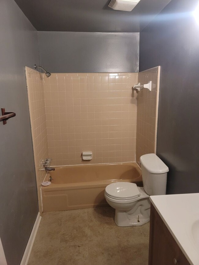 Building Photo - North Columbia