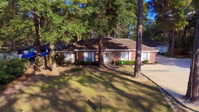 Building Photo - 25602 Oakhurst Dr