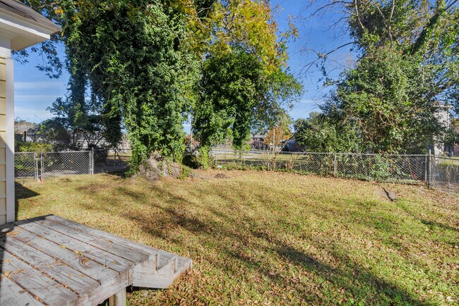 Building Photo - 522 Crawford St